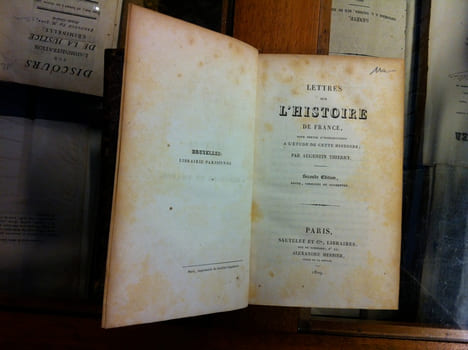 LETTRES SUR L'HISTOIRE DE FRANCE. AUGUSTIN THIERRY