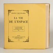 LA VIE DE L'ESPACE. La Quatrième dimension. - La Culture des songes. - Isolement de l'homme. - Jeux de l'espace et du temps. - Dieu.  par MAETERLINCK (Maurice). 