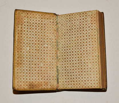 HEURES IMPRIMÉES PAR L'ORDRE DE MONSEIGNEUR LE CARDINAL DE NOAILLES, Archevesque de Paris.. LIVRE D'HEURES - NOAILLES (Cardinal de).