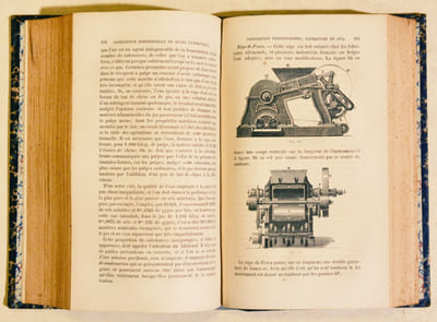 GUIDE PRATIQUE DU FABRICANT DE SUCRE contenant l'étude théorique et technique des sucres de toute provenance, la saccharimétrie chimique et optique, la description et l'étude culturale des plantes saccharifères, les procédés usuels et manufacturiers de l'industrie sucrière et les moyens d'améliorer les diverses parties de la fabrication. Deuxième volume. Fabrication industrielle du sucre. [Tome 2 seul].