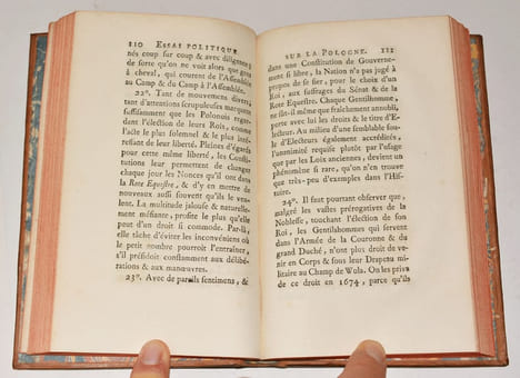 ESSAI POLITIQUE SUR LA POLOGNE.. [CASTÉRA (Louis-Adrien du Perron de)].