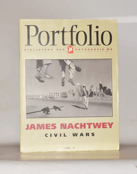CIVIL WARS. Bibliothek der fotografie n°6.. NACHTWEY (James).