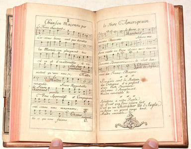 APOLOGIE POUR L'ORDRE DES FRANCS-MAÇONS par Mr. N***, Membre de l'Ordre. Avec deux chansons - [Relié à la suite :] LE SECRET DES MOPSES REVELÉ - CHANSONS DE LA TRÈS-VÉNÉRABLE CONFRÉRIE DES FRANCS-MAÇONS, précédées de quelques pièces de poësie.