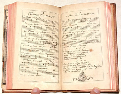 APOLOGIE POUR L'ORDRE DES FRANCS-MAÇONS par Mr. N***, Membre de l'Ordre. Avec deux chansons - [Relié à la suite :] LE SECRET DES MOPSES REVELÉ - ...