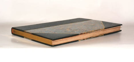 ON NE BADINE PAS AVEC L'AMOUR. Proverbe en 3 actes orné d'une couverture illustrée et de 35 lithographies originales par Louis Morin.. MUSSET (Alfred ...