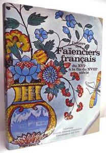 L'OEUVRE DES FAIENCIERS FRANCAIS DU XVIe à la fin du XVIIIe siècle, présentée par Henry-Pierre Fourest et Jeanne Giacomotti.