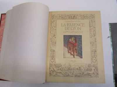 La faïence de Lyon, Première époque : Le XVIe siècle [XVIe - XVIIe siècle sur la couverture].