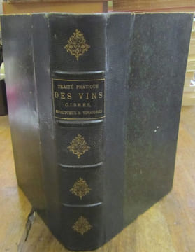 Traité pratique des VINS, CIDRES, SPIRITUEUX et VINAIGRES comprenant : Les maladies du raisin ; la vinification ; le traitement des vins ; la ...