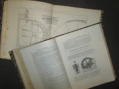 Traité théorique et pratique des moteurs hydrauliques contenant les notions préliminaires sur l'hydraulique, les calculs et tables sur les dépenses ...