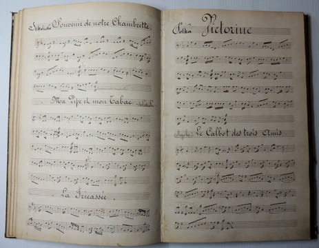 Livre de partitions musicales et chansons entièrement manuscrit. undefined