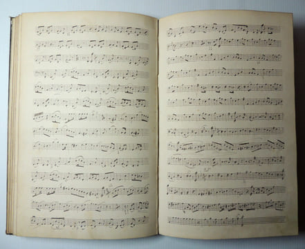 Livre de partitions musicales et chansons entièrement manuscrit. undefined