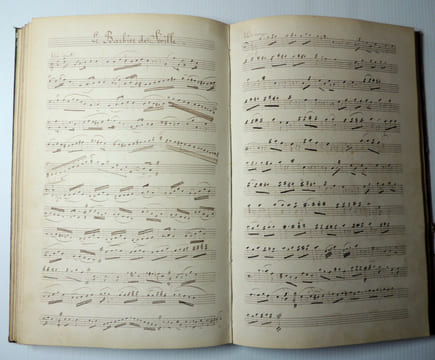 Livre de partitions musicales et chansons entièrement manuscrit. undefined