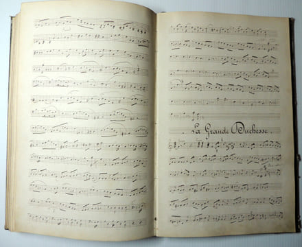 Livre de partitions musicales et chansons entièrement manuscrit. undefined