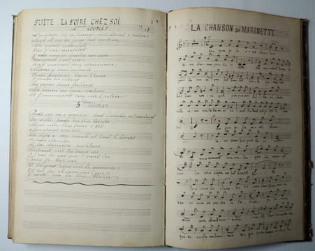 Livre de partitions musicales et chansons entièrement manuscrit. undefined