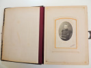 Gros Album 62 photos anciennes Cabinets. Militaires, familles, portraits, 1880. 