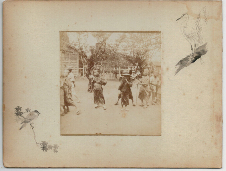 Japon.Japan .2 Photos Albuminées. Danses des enfants. 1880. 