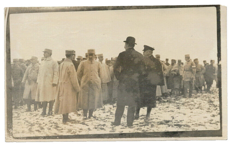 Le pr&eacute;sident Raymond Poincar&eacute; en visite aux soldats. Raymond Poincar&eacute; 