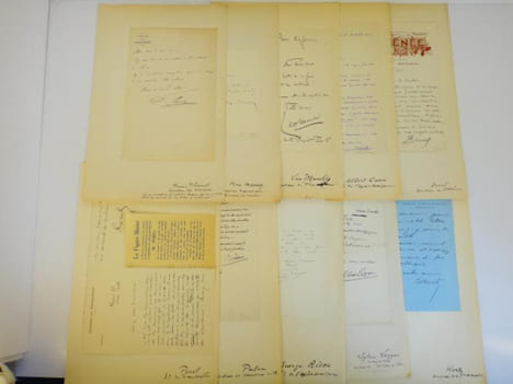 Exceptionnelle collection  de 10 lettres autographes signées de personnalités du monde du théâtre de boulevard à la Belle Époque .  Max Maurey - ...