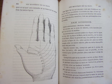 Les mystères de la main, révélés et expliqués. Ad. Desbarrolles