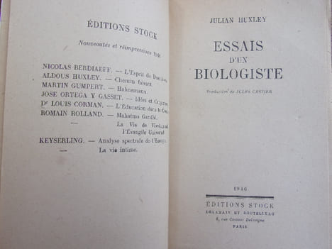 Essais d'un biologiste. Julian Huxley