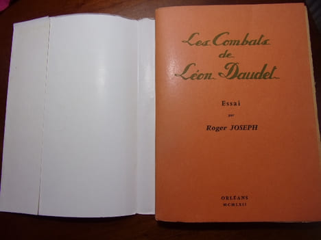 Les combats de Léon Daudet ( essai ). Roger Joseph