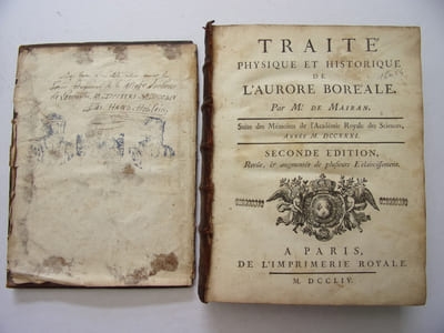 Traité physique et historique de l'aurore boréale.
+ éclaircissements sur le traité physique & historique de l'aurore boréale