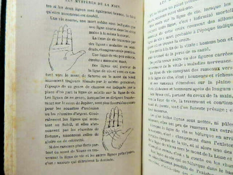 Les mystères de la main, révélés et expliqués. Ad. Desbarrolles