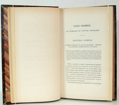 Droit constitutionnel comparé. La Constitution Française de 1875
étudiée dans ses rapports avec les constitutions étrangères. Bard & Robiquet