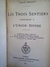 Les trois sentiers conduisant à l'Union divine ( Karma, Jnâna, et Bhakti)