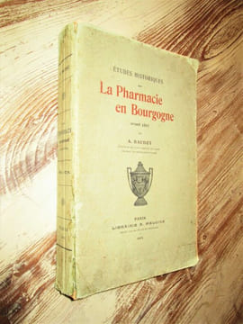 Etudes historiques sur la pharmacie en Bourgogne avant 1803.. BAUDOT (Auguste)