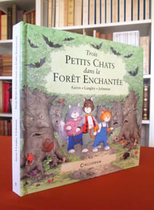Trois petits chats dans la forêt enchantée.- Livre pop-hop.