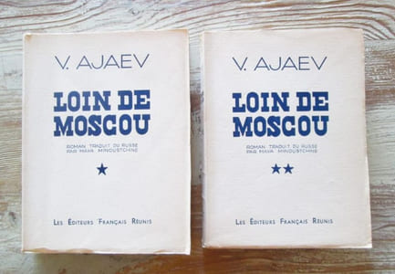 Loin de Moscou, roman traduit du russe par Maya Minoustchine.