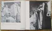 Architecture sans architecte.- Architecture Without Architects.. RUDOFSKY Bernard (Vienne 1905 - New York 1988) 