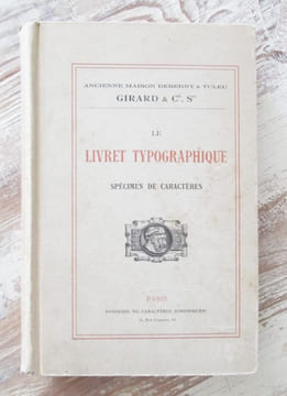 Le Livret typographique, spécimen de caractères.. Deberny & Tuleu - GIRARD