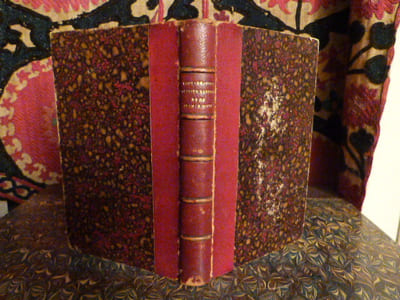 Vaux-de-Vire suivis d'un choix d'anciens vaux-de-Vire et d'anciennes chansons normandes, tirés des manuscrits et des imprimés, avec une notice préliminaire et des notes philologiques par A. Asselin, L. Dubois, Pluquet, Julien Travers et Charles Nodier.
