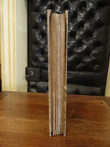 Catalogue de la Bibliothèque de M. H. Fonteneau, livres d'heures manuscrits et imprimés livres armoriés, suivi de catalogue de livres à figures du XVIIIe siècle, livres anciens, rare et curieux la plupart reliés en maroquin de la bibliothèque de Fonteneau en 2 parties. Catalogue de beaux livres anciens rares, curieux ou singuliers, la plupart reliés en maroquin.