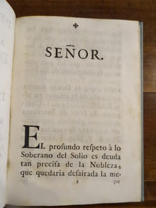 Obsequiosa demonstracion que a su Augusto Monarcha Don Carlos III puesto a los reales pies de su magestad consagra el real seminario de nobles.