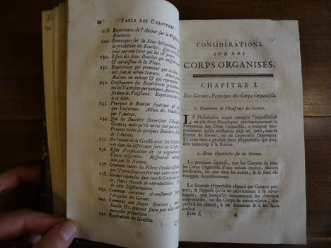 Considérations sur les corps organisés, Où l'on traite de leur origine, de eur développement, de leur Reproduction, etc, et où l'on a rassemblé en ...
