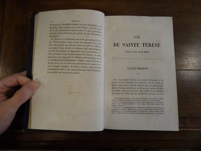 Vie de Sainte Térèse écrite par elle-même, traduite sur le manuscrit original, avec commentaire historique complétant son récit par le P. Marcel Bouix.

