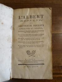 L'Albert Moderne, ou nouveaux secrets éprouvés et licites, recueillis d'après les découvertes les plus récentes. Les uns ayant pour objet de remédier à un grand nombre d'accidens qui intéressent la santé : les autres, quantités de choses utiles à savoir pour les différens besoins de la vie : d'autres enfin, tout ce qui concerne le pur agrément, tant aux champs qu'à la ville. Le tout divisé en trois parties, et rangé par ordre alphabétique et augmenté d'un deuxième supplément.