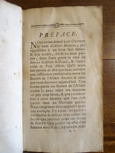 L'Albert Moderne, ou nouveaux secrets éprouvés et licites, recueillis d'après les découvertes les plus récentes. Les uns ayant pour objet de remédier à un grand nombre d'accidens qui intéressent la santé : les autres, quantités de choses utiles à savoir pour les différens besoins de la vie : d'autres enfin, tout ce qui concerne le pur agrément, tant aux champs qu'à la ville. Le tout divisé en trois parties, et rangé par ordre alphabétique et augmenté d'un deuxième supplément.