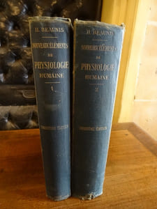Nouveaux éléments de physiologie humaine comprenant les principes de la physiologie comparée et de la physiologie générale.