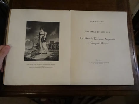 Une mère et son fils. La Grande-Duchesse Stéphanie et Gaspard Hauser.
. Bapst, Edmond.