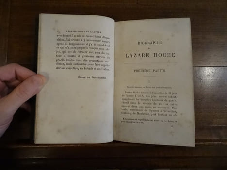 Biographies nationales. Lazare Hoche général en chef des armées de la Moselle, d'Italie, des côtes de Cherbourg, de Brest et de l'océan, de ...