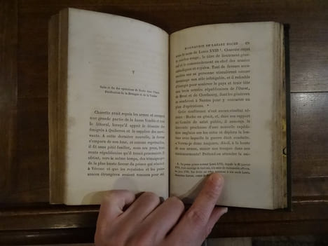 Biographies nationales. Lazare Hoche général en chef des armées de la Moselle, d'Italie, des côtes de Cherbourg, de Brest et de l'océan, de ...