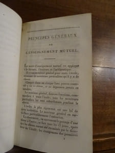  Manuel à l'usage des moniteurs généraux et particuliers des écoles régimentaires d'enseignement mutuel. Imprimé par Ordre de s. Exc. le Ministre de la guerre.