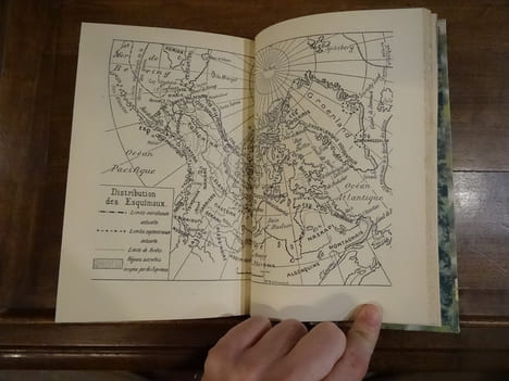 Moeurs et coutumes des esquimaux. Avant-propos et traduction du Dr George Montandon. Préface de Diamond Jeness.
. Birket-Smith, Kaj.