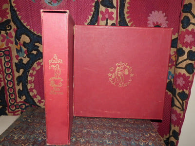 Le plaisir des Dieux, Chansons de Salles de Garde, Illustrations de Raymond Lep  avec les 5 disques.
