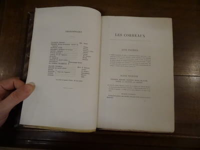 Les Corbeaux, pièce en quatre actes.