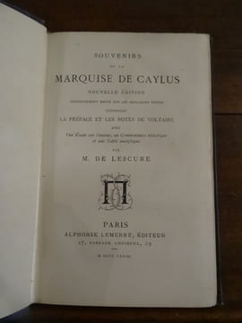 Souvenirs de la Marquise de Caylus. Nouvelle édition soigneusement revue sur les meilleurs textes, contenant la préface et les notes de Voltaire. Avec ...